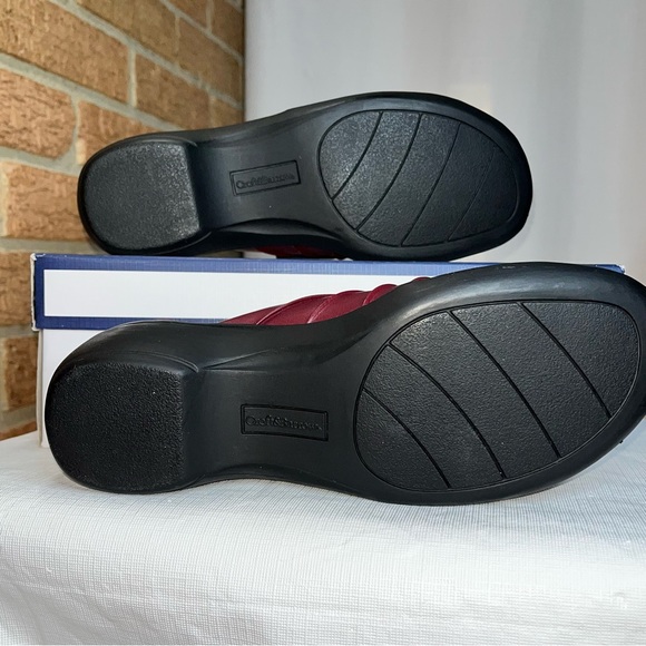 Croft & Barrow red faux leather slide-on clogs NEW - 7.5 - Picture 11 of 11